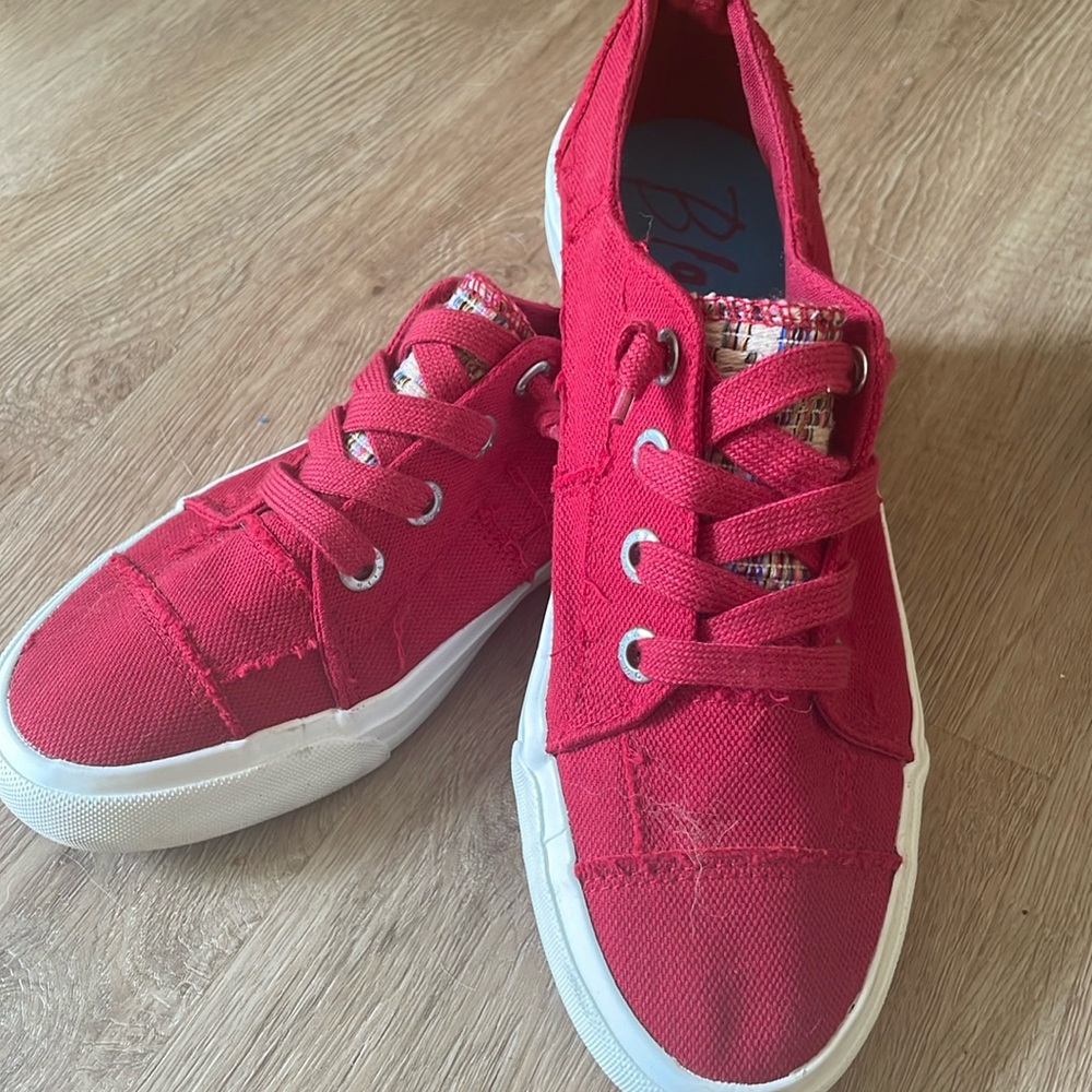 New Blowfish Malibu size 7.5 Red Canvas